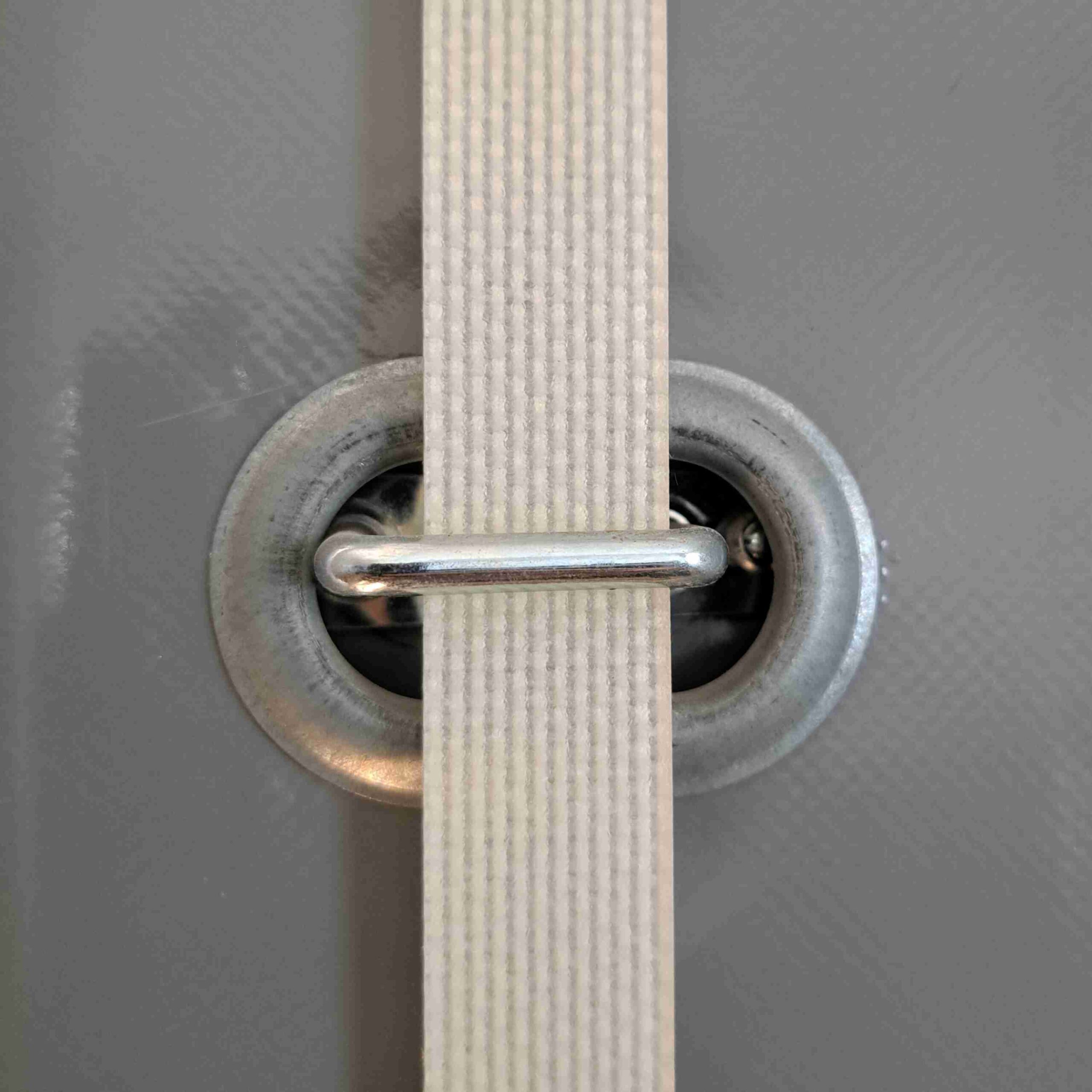 Négyzetes fül + lefűzőszíj